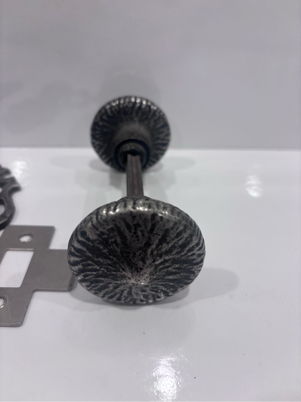 Vintage style ornate Victorian door knob set metal backplates antique - Picture 3 of 9